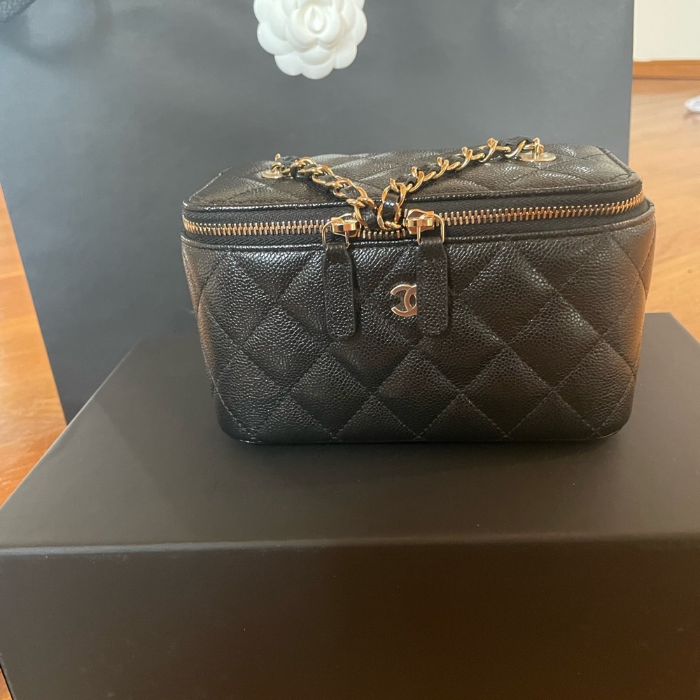 Classic vanity with chain